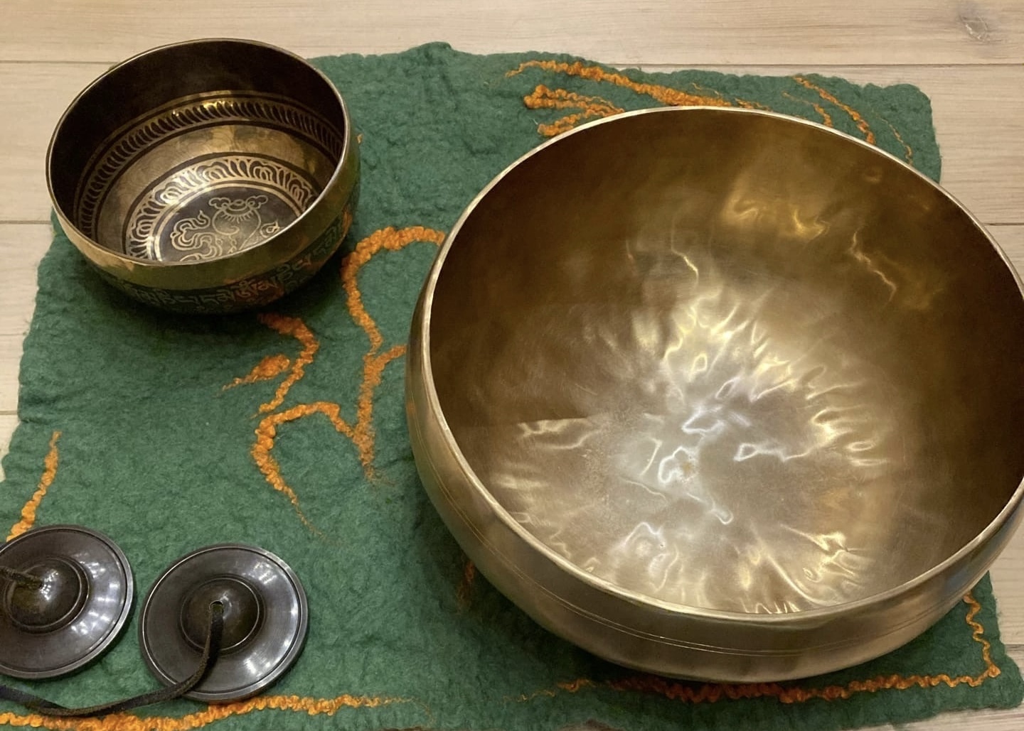 Поющие чаши в чайном клубе Плантация