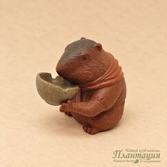 Фигурка Бобер Пьет Чай, исинская глина